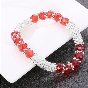 CRYSTAL RED RONDELLES AND SILVER PLATED DAISY BEADS STRETCH BRACELET - Imagen 1 de 7