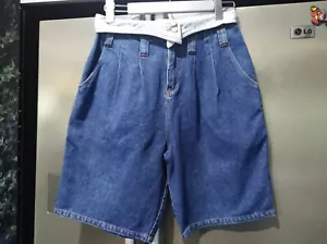 ❤️AS NEW vintage❤️12 14 blue denim high waisted pleated jeans long shorts - Picture 1 of 6