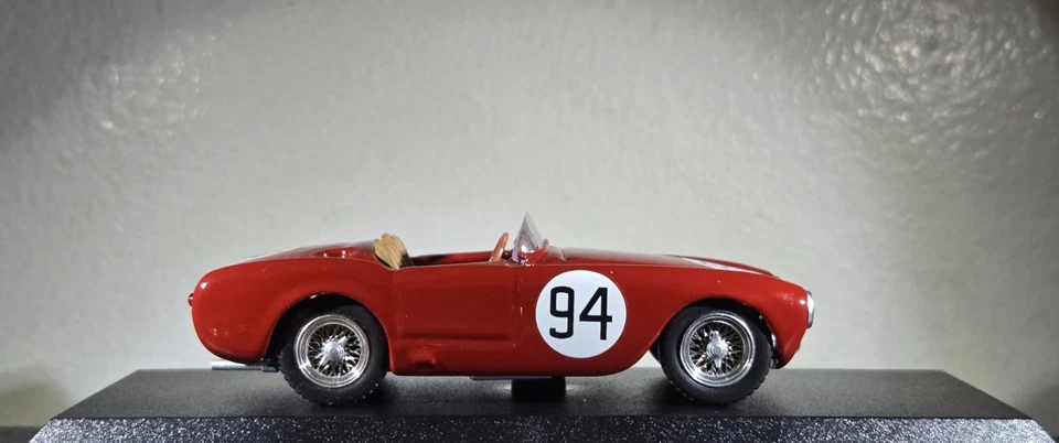 Ferrari 225S Spyder 1951 modelo artístico 1:43, hecho en Italia, como nuevo  Foto 1 de 4