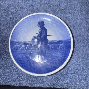 royal copenhagen 3" Teller Hase Jäger und Hund - Bild 1 von 4
