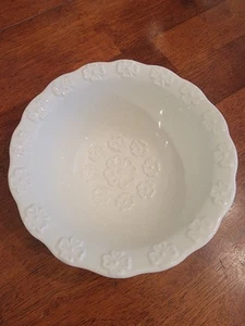 California Pottery USA L55 White Bowl With Daisies 6.5 Inch - Picture 1 of 3