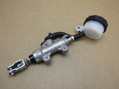 Cilindro maestro freno trasero Suzuki GSX-R125 RX M5 2025 1.063 millas (15527) - Imagen 1 de 4