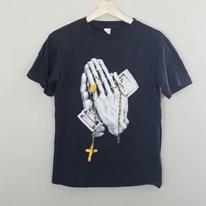 Blessed Money Rosary Prayer - Talla Pequeña Camiseta Gráfica Negra - Imagen 1 de 3