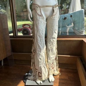Vintage Western Show Cowboy Chaps Batwing bianco rosso pelle ranch frangia nativa taglia S - Foto 1 di 24