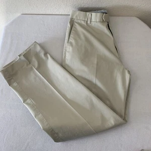 Izod Sutton Premium Chino 32 x 32 keine Falten khaki vorne flach Hose neu mit Etikett Metrix - Bild 1 von 8