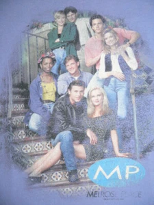 T-SHIRT VINTAGE 2002 MELROSE PLACE TV SHOW taglia FULL CAST VIOLA AARON ORTOGRAFIA Y2K - Foto 1 di 5