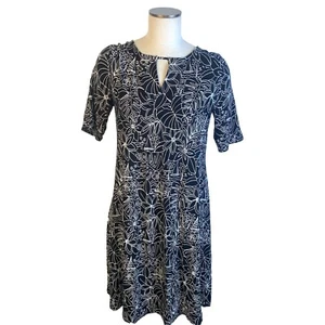 Chico's 0 schwarz weiß Kurzarm Rundhals Schlüsselloch Ausschnitt Viskose Etuikleid Small - Bild 1 von 9