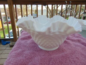 FENTON KOCHFELDNAGEL MILCHGLAS 7" GERIFFELTE SCHÜSSEL - Bild 1 von 1