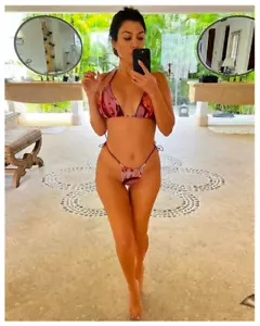 KOURTNEY KARDASHIAN - 8"X10" PHOTOGRAPH - Picture 1 of 1