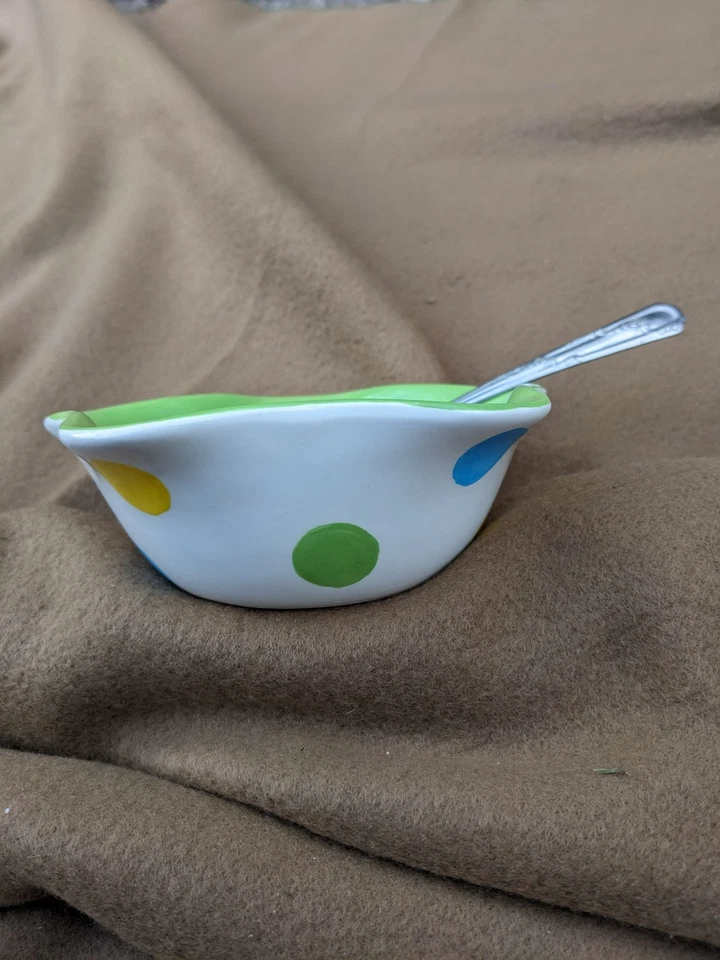 Century™ Polkadots on White 带绿色陶瓷冰淇淋菜盘/勺子,装饰 — 第 1/4 张图片