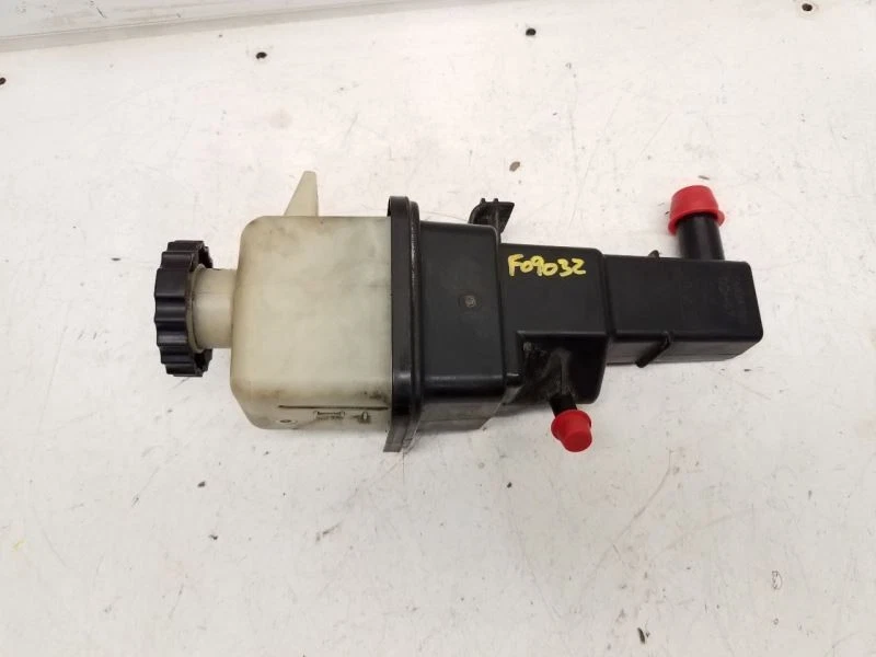 Dodge Stratus 2005 (2,7 L/sedán) depósito de dirección asistida  Foto 1 de 4