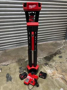 Antorcha de luz de inundación Milwaukee con soporte y bolsa de transporte M18 SAL-502B (caja abierta) - Imagen 1 de 14