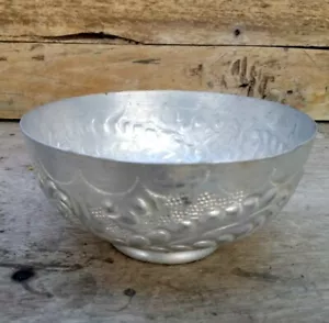 Vintage Silver Aluminium Metal Made Beautiful Floral Design Bowl Fruit Bowl - Picture 1 of 8