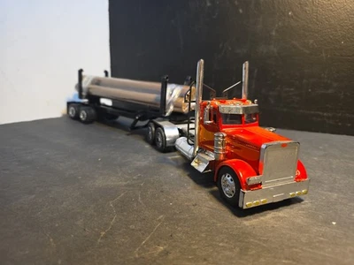 Camión de troncos Peterbilt 379 rojo quinta rueda remolque búnker madera leñador 1:32  Foto 1 de 4