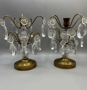 Juego único de 2 candelabros de vidrio de latón de colección con prismas de cristal colgantes - Imagen 1 de 7