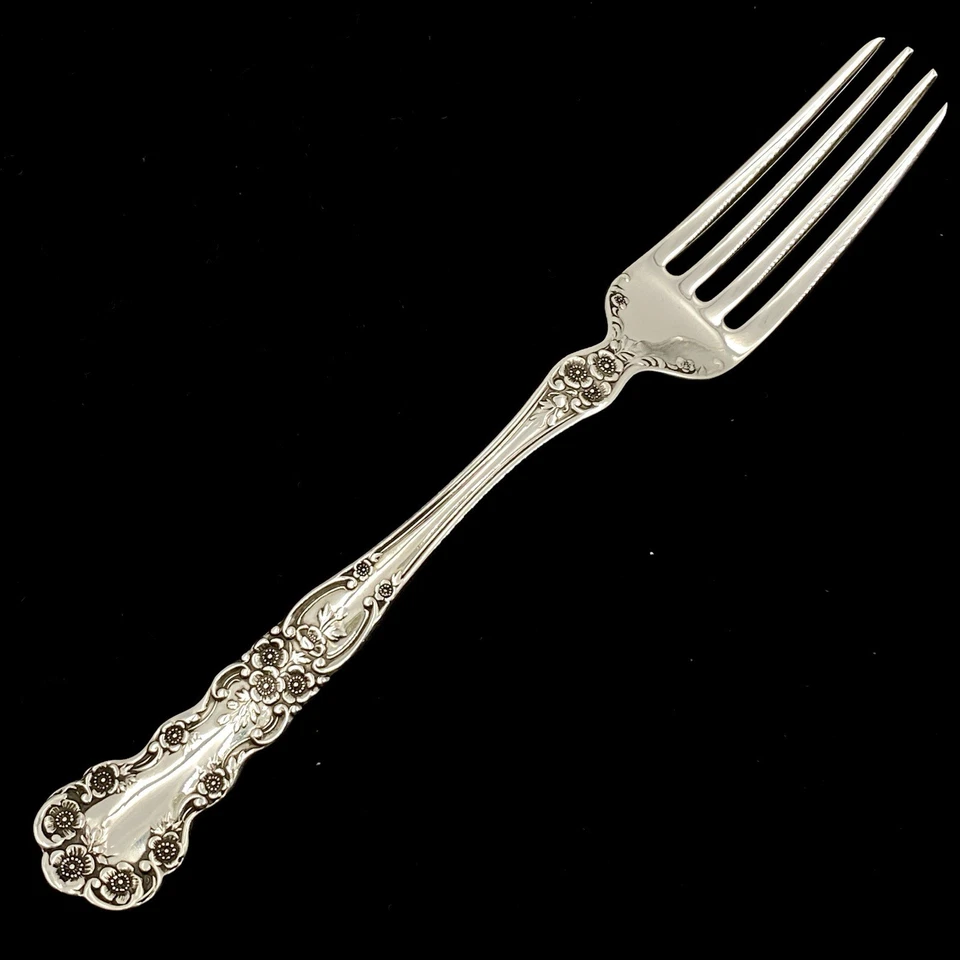 Horquilla de dientes redondeados Gorham Buttercup de plata de ley de 7" sin mono Foto 1 de 4