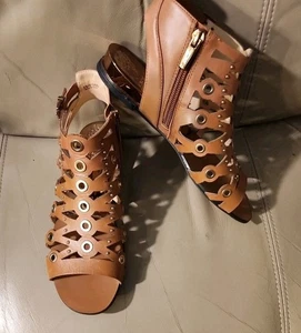 Vince Camuto Asuka Women's Strappy Gladiator Sandal w/Grommets NEW Retail $110 - Picture 1 of 12