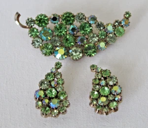 Broche y pendientes de clip vintage de vidrio de uranio peridoto y verde tono dorado - Imagen 1 de 16