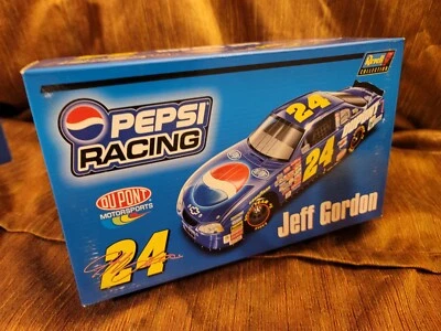 Chevrolet Monte Carlo 2001 Jeff Gordon #24 DuPont/Pepsi 1:24 ¡REVELL SIN QUITAR!! Foto 1 de 4