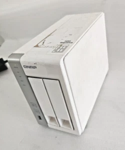 QNAP TS-220 2-Bay NAS Network Storage Server - 4TB Per Bay Support not included - Afbeelding 1 van 12