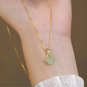 Goldfarbene Segenstasche Faux Jade Halskette Damen Schmuck minimalistisch klassisch - Bild 1 von 6