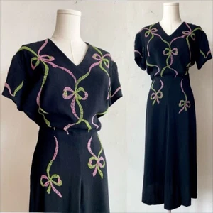 VTG 1940’s Crepe Rayon Dress With Interlaced Beaded Bows & Side Zipper, Size XS - Picture 1 of 16