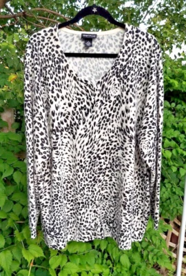 Top Maggie Barnes Acrílico Estampado Animal Abotonado Blanco y Negro Talla Grande 26/28 Foto 1 de 4