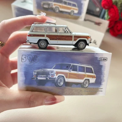 1:64 596 Silver/White Grand Wagoneer SUV ORV Sports Model Diecast Collect Car - Image 1 of 4