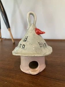 Mini adorno de cerámica firmado por Lamboley para casa de pájaros cardenal de Navidad - Imagen 1 de 8