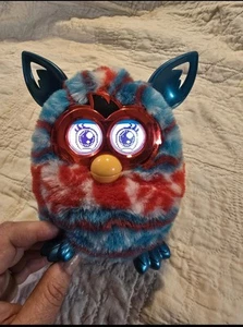 Suéter De Colección Furby BOOM Edición Vacacional Rojo Blanco Azul Probado ¡Funciona! 2012 - Imagen 1 de 3