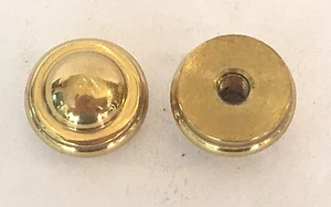 Nuovo: lotto di 2 dadi tappo lucido ottone massiccio con tappi #8-32 parti lampada foro vite - Foto 1 di 4