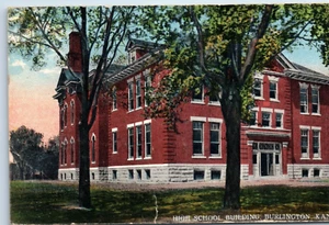 Postal del edificio de la escuela secundaria en Burlington Kansas c1914 - Imagen 1 de 3