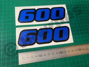 (X2) 600 Aufkleber Aufkleber 135x40mm Motorrad Motorrad Tank glänzend blau & schwarz - Bild 1 von 4