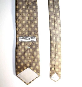 Corbata Hardy Amies London Hombre Beige Amarillo Verde Medallones 55" x 3.25"   - Imagen 1 de 3