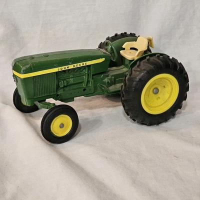 Trator utilitário ERTL John Deere 2010 Gen 1 WF #584 metal fundido escala 1/16 WOW - Imagem 1 de 4