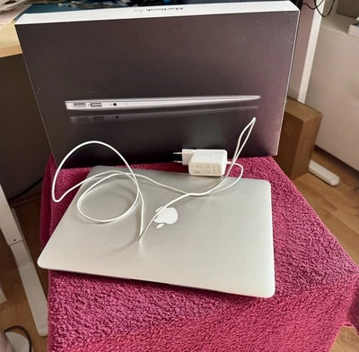 Apple MacBook Air 13 Zoll (128GB SSD, Intel Core i5 2. Gen., 1,70GHz, 4GB RAM) - Bild 1 von 4