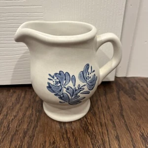 Crema de café vintage Pfaltzgraff Yorktowne flor azul - Imagen 1 de 3