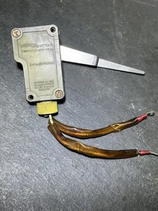 Vintage 1VA49 Cessna 210 Main Gear Uplock Micro Switch Assembly Aviation - Picture 1 of 7