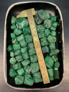 Bellissimo lotto di cristalli di smeraldo naturale 500 carati/smeraldo grezzo @ Swat, Pak.💚 - Foto 1 di 13