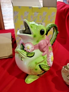 OMNIBUS BY FITZ AND FLOYD GREEN FROG PITCHER NEW IN THE BOX .BOTH MINT - Picture 1 of 9