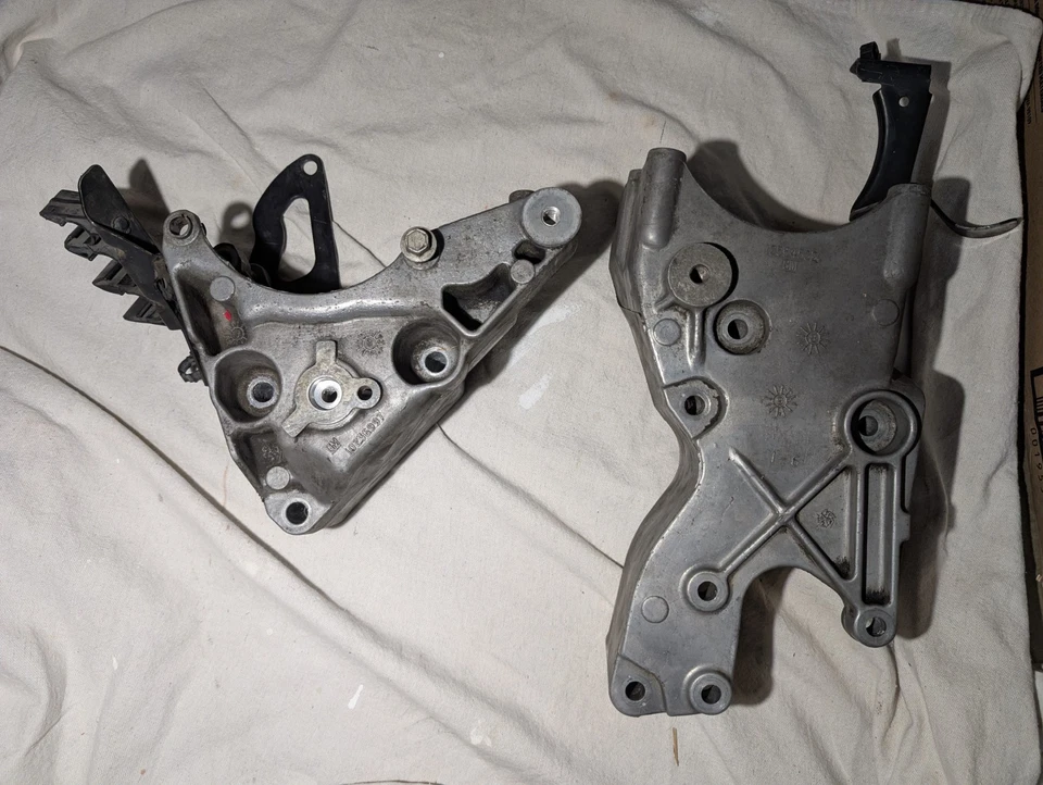 1996-1999 Chevrolet C/K 1500 2500 Alternator Bracket Air Conditioner Bracket - Image 1 of 2