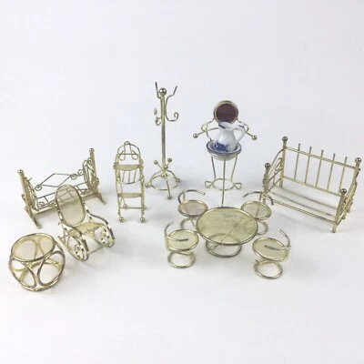 Lote de muebles vintage de latón para casa de muñecas miniaturas perchero soporte de lavado mecedor  Foto 1 de 4
