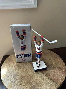 NY ISLANDERS BOBBY NYSTROM FIGURE GOAL 5/24/1980 SGA 2017 STANLEY CUP BOBBLEHEAD - Picture 1 of 3