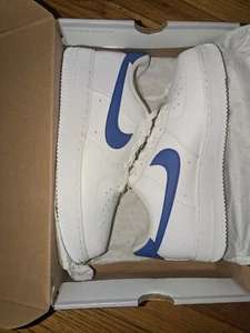 Nike Air Force 1 '07 Low White Game Royal - DM2845-100 Taglia 10.5 Uomo Nuove - Foto 1 di 10