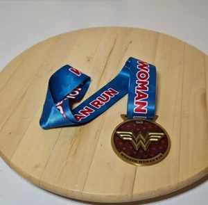 DC Comics Wonder Woman Run Series Medal With Lanyard Bronze Enameled 3 Inch Wide - Picture 1 of 4