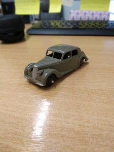 DINKY TOYS RILEY SALOON. VERY GOOD FOR ITS AGE...COMPLETE AND ORIGINAL - Picture 1 of 10