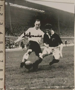 IVOR BROADIS HAND SIGNED PROFESSIONAL 10X8" PHOTO COA - OFFERS ACCEPTED - Picture 1 of 2
