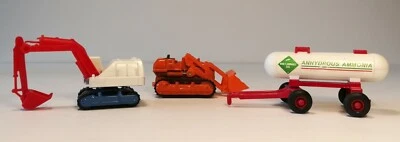 LOT OF 3 - YAMING FRONT END LOADER & ERTL 1/64 ANHYDROUS AMMONIA TANK & BACK HOE - Image 1 of 4
