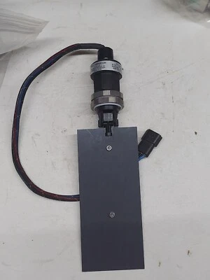 INTERRUPTOR DE FLUJO AMAT 0090-77331 W.E ANDERSON 30 DVC CONJUNTO DE 5 AMPERIOS, LWR EXH, MEGASONIC, Foto 1 de 4