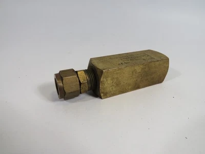 Parker C600B Check Valve 3/8" NPT 2000 psi USED - Image 1 of 4
